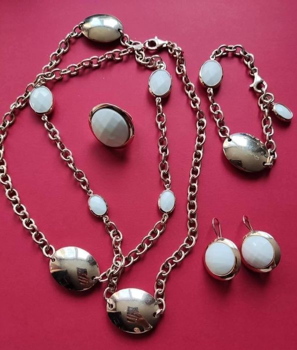Луксозен сребърен комплелт с Бял Оникс