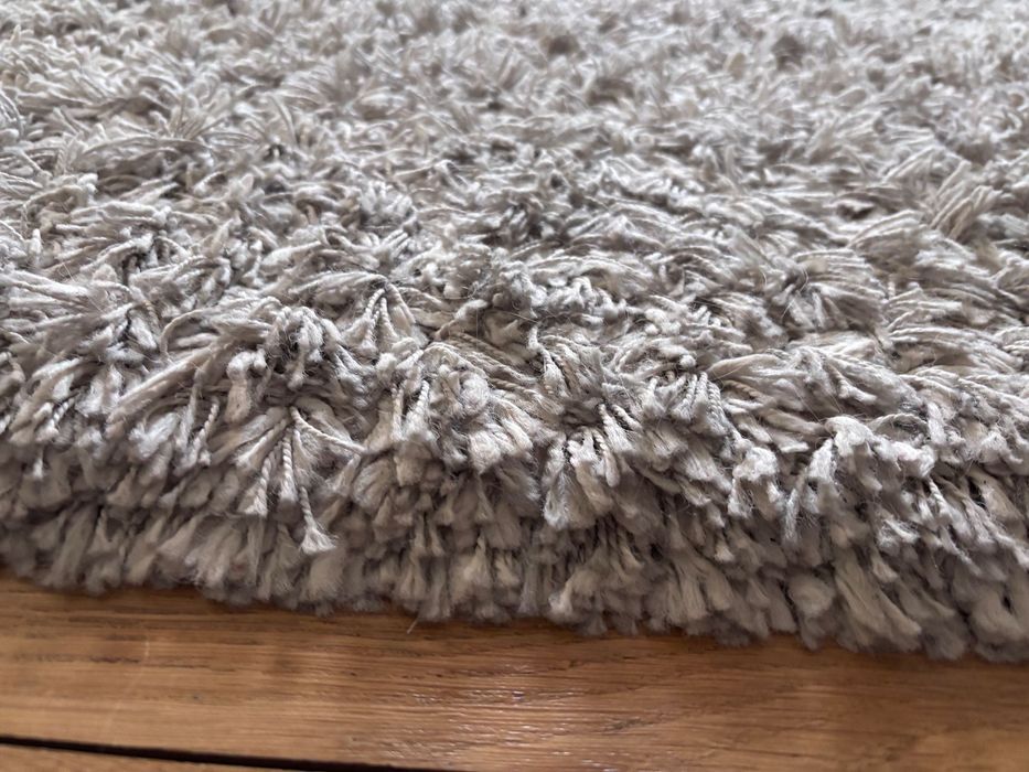 Килим бежов с дълга нишка