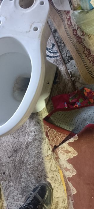 Продам унитаз безбочка