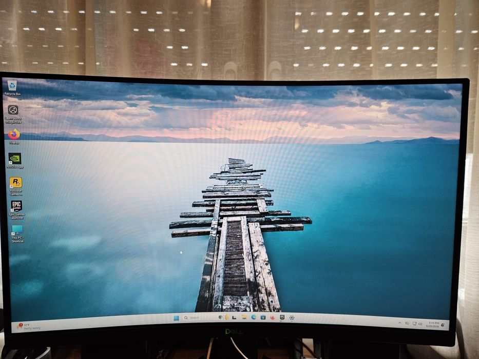 Vând unitate Pc DDR4 7400 ram 16 gb placă video 4 gb