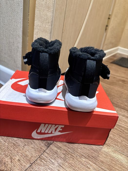 Ботинки зимние Nike детские  новые