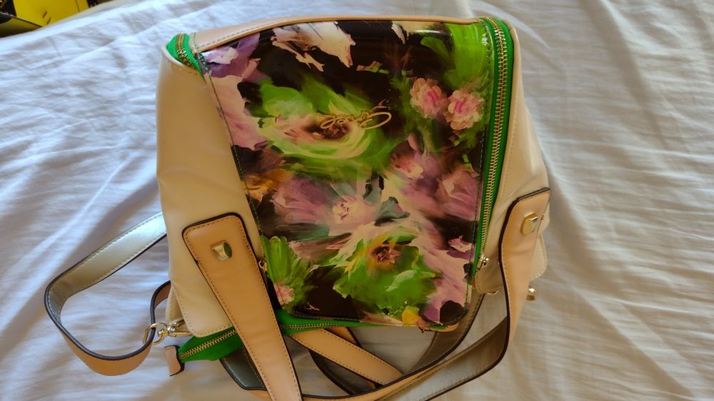 Нова чанта Axel, лак, без етикет