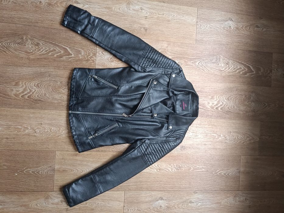 Продам кожаную куртку женскую