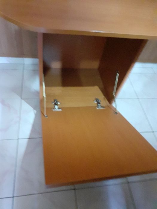 Vând urgent comodă televizor
