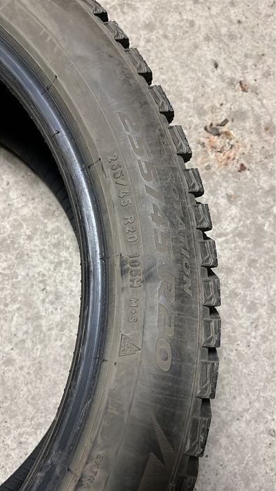 Продам зимние шины 255/45 R20