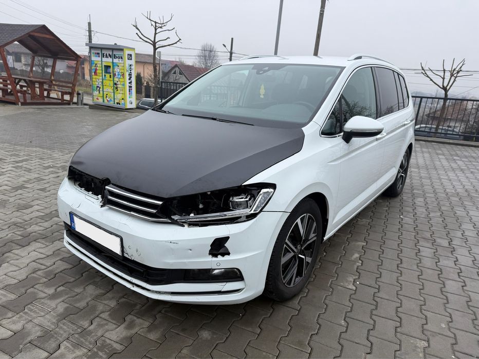 Volkswagen Touran 2.0TDI usor avariat