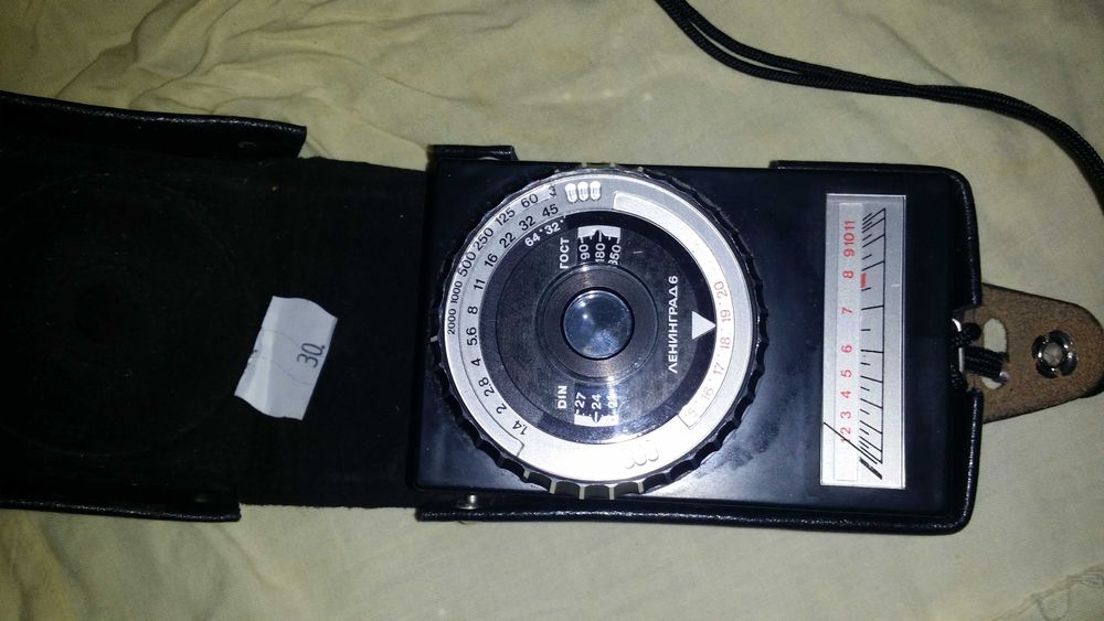 Продавам фотоапарат СМЯНА2 и светломер