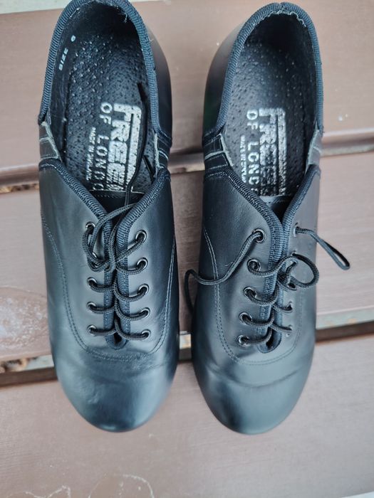 Vand pantofi dans pentru baieti