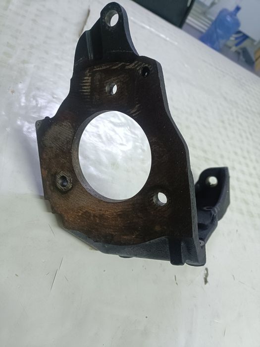 Кронштейн ТНВД двигателя volkswagen,audi