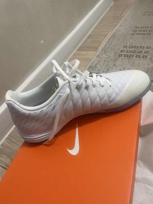 Футзалки новые Nike