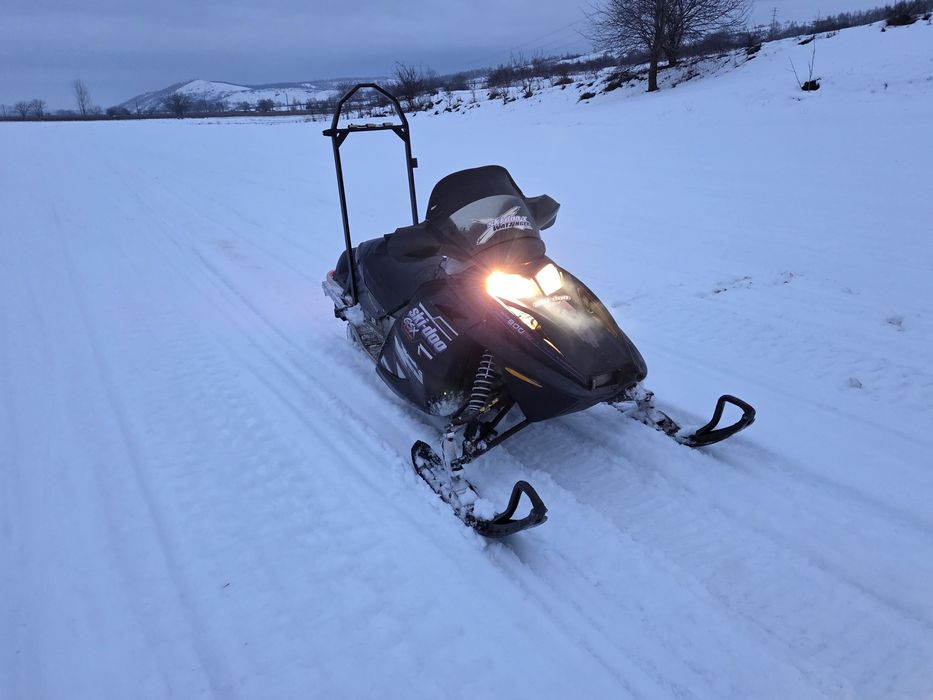 Snowmobil ski-doo  bombardier 800cmc