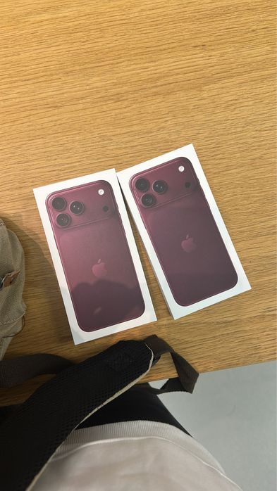 Vand Iphone 18 pro max nou sigilat 256gb varianta Burgundy