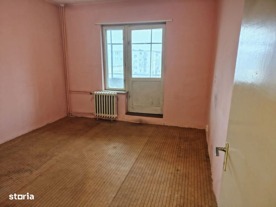 Apartament 3 camere de vanzare 2 bai Velenta