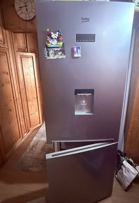 ⸻  Mobilă living modernă – design elegant și spațioasă