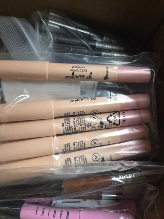 Моливи за Гримиране