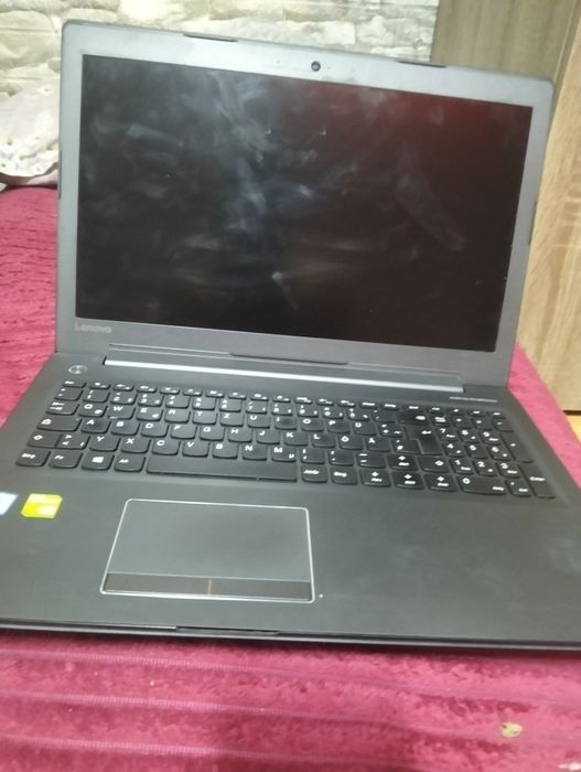 Leptop folosit foarte. Bun