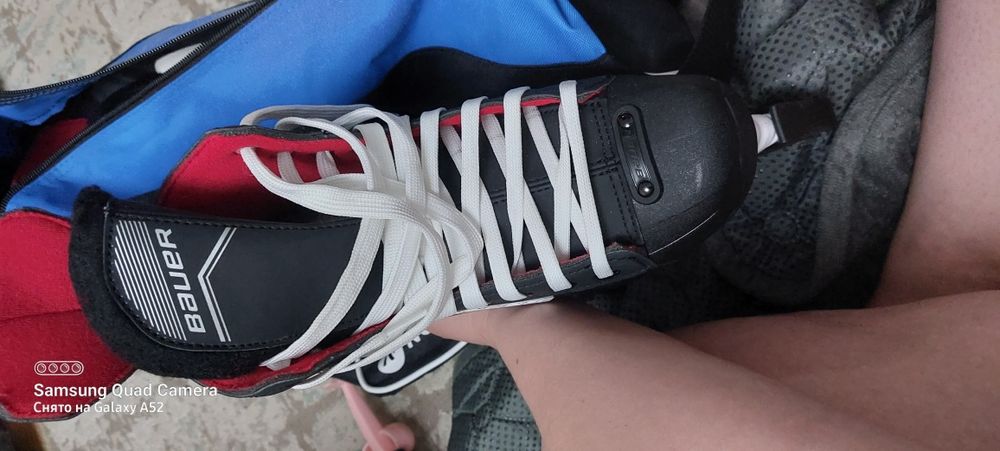 Коньки хоккейные