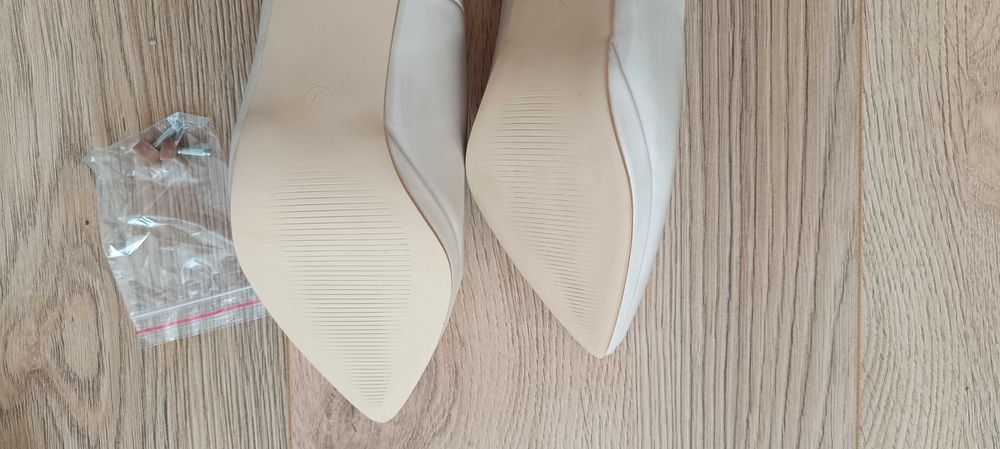 Лачени обувки на ток цвят бежово 37 номер Tendenz