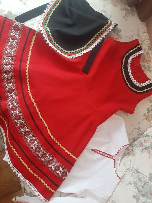 Народна носия за момиче