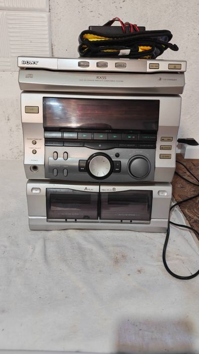 Продавам Sony R55