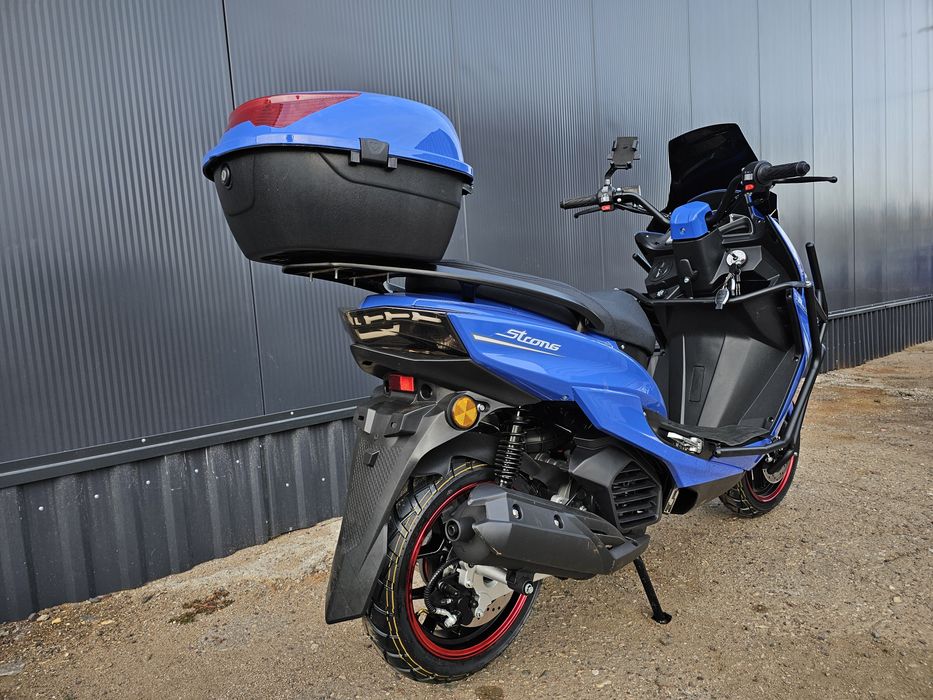 Скутер Maxsi 150кубов