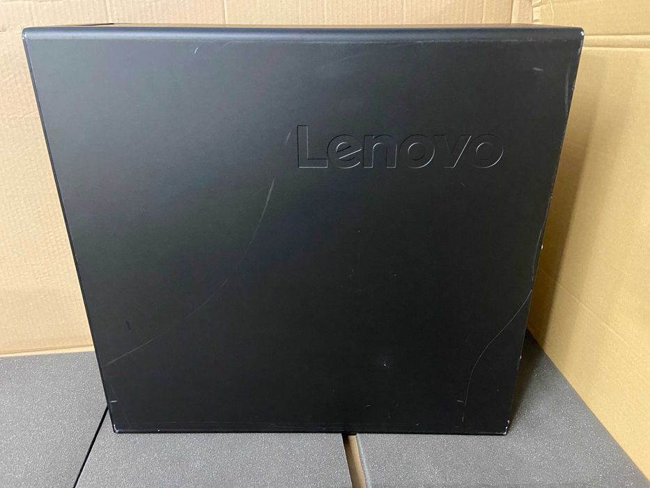 Lenovo P520 Xeon W-2123, 32GB DDR4, AMD Pro GPU, 512GB SSD workstation