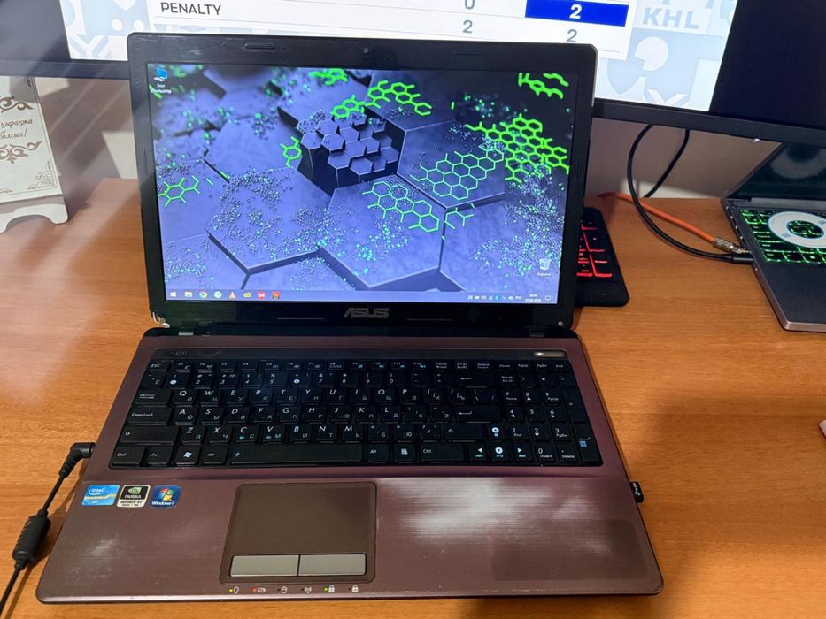 Ноутбук asus продам