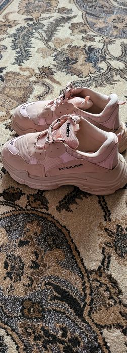 Vând adidasi impecabili