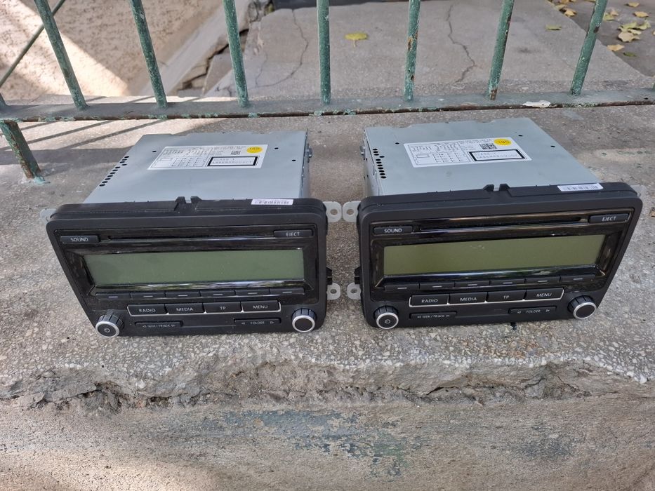 Vând radio cd ambele 150 lei