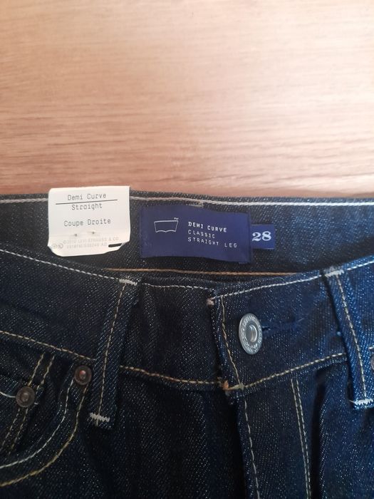Blugi damă, fete ,LEVI'S  NOI  !!