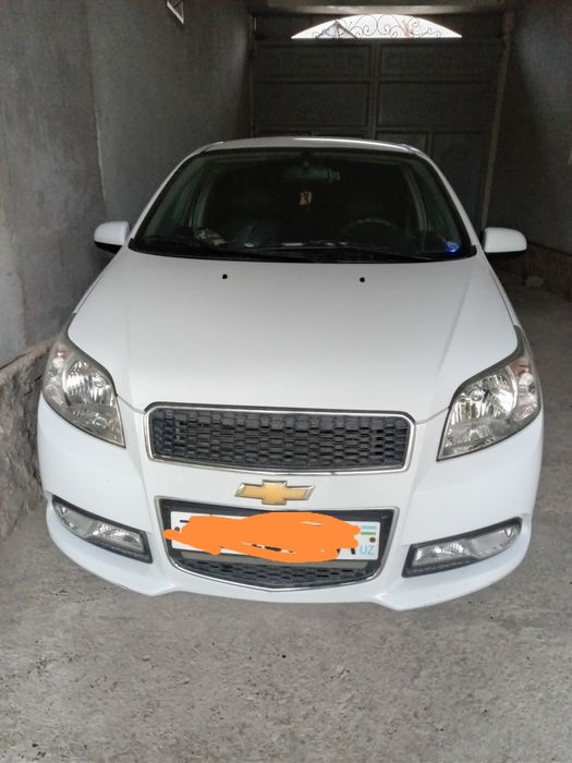 Автомомашина шевролет некся 3