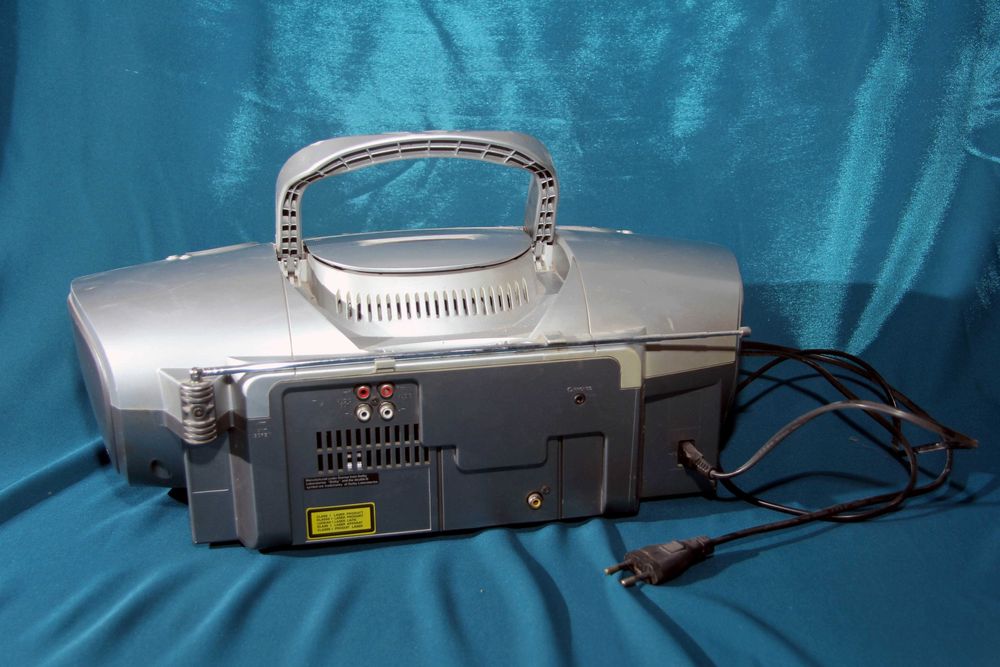 Бумбокс LG  (DVD/CD/FM)