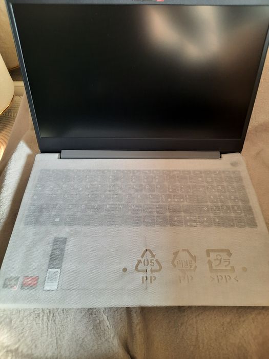 Vând laptop lenovo nou