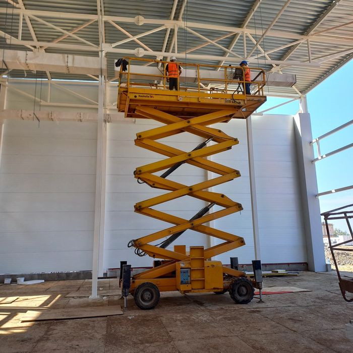 Аренда 18м ножничного подъемника