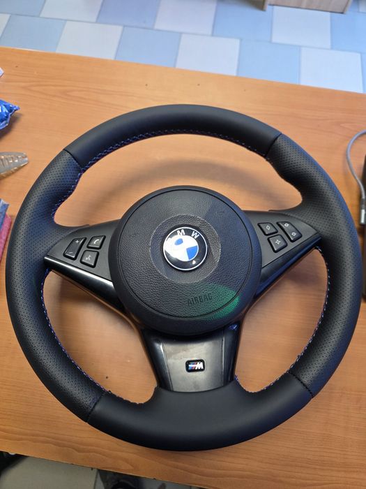 Volan BMW E60 cu amortizor , impecabil