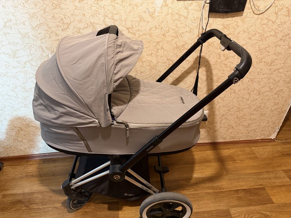 Коляска Cybex Priam IV  с дизайном Koi