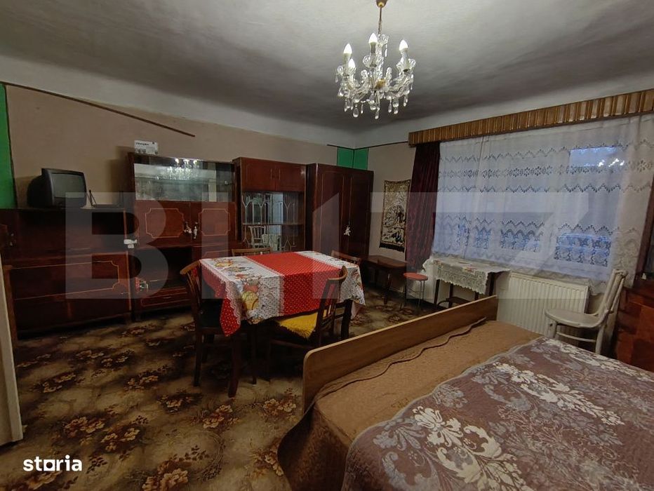 Casa cu 4 camere, baie, bucatarie, anexe, pivnita, teren 1000 mp