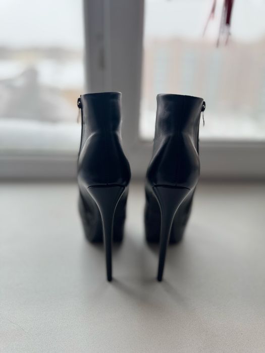 Продам новые ботильоны BASCONI