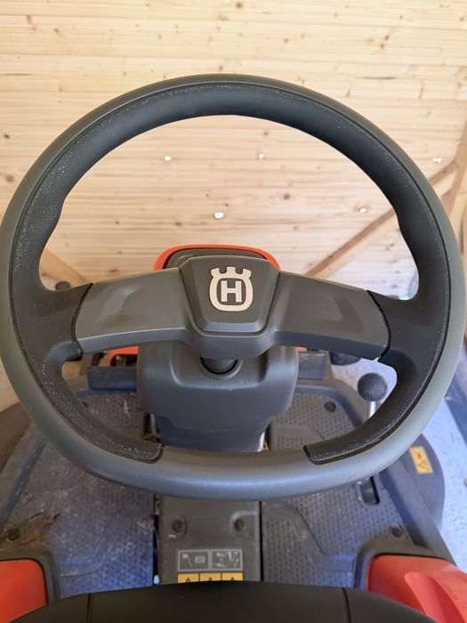 Vand tractor tuns iarba Husqvarna Rider R 320X AWD 4x4 CU masa de taiere