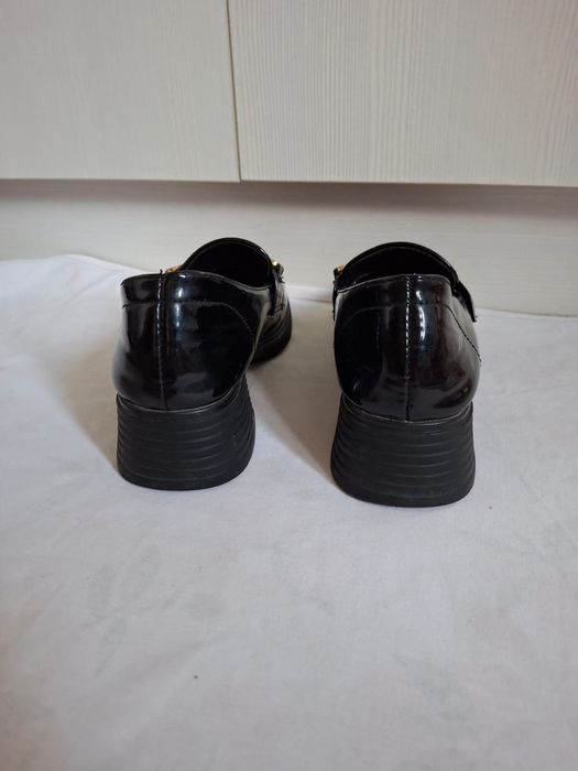 Продам туфли школьные