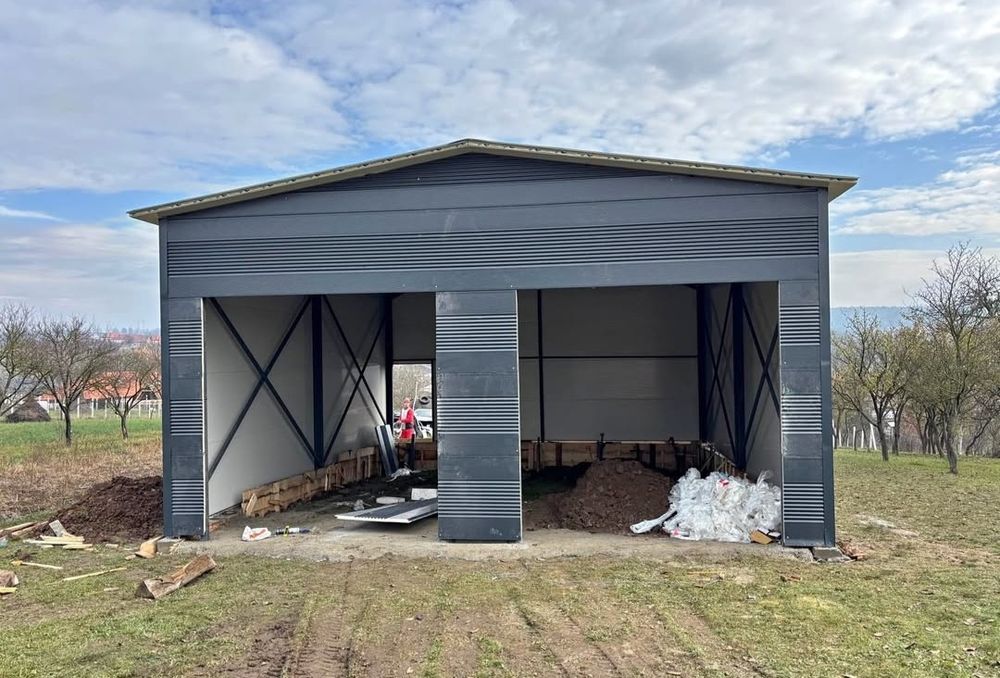 Structuri metalice complete pentru hale, cu lățimi de 5x20x4 m, 6x20x4 m, 8x20x4 m, 10x20x4 m, 12x20x4 m, 14x20x4 m, 16x20x4 m, 18x30x4 m și 20x50x4 m