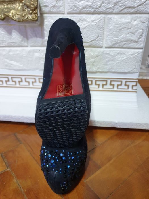 Pantofi cu toc si pietre