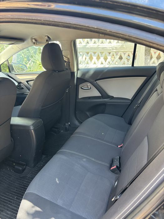 Vind Toyota Avenssis