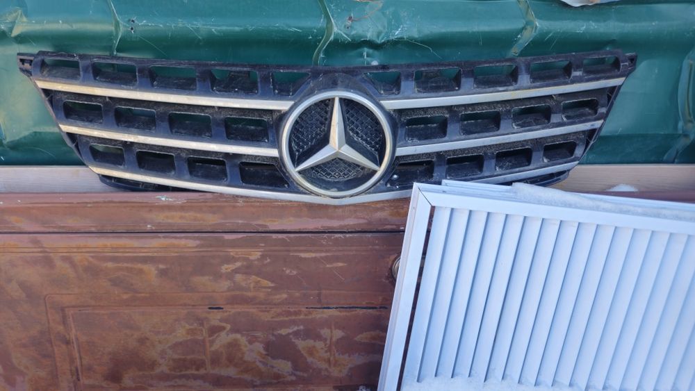 Мерседес решётка телевизор