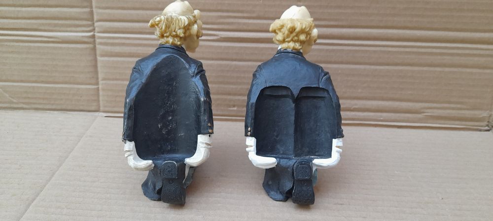 Pereche suporturiii din rășină pentru sticla și  condimente