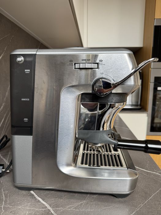 Кафемашина за еспресо SAGE Barista Express Impress + кафемелачка + аксесоари | Отлично състояние
