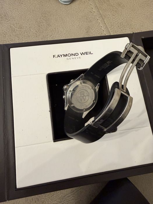 Продавам часовник RAYMOND WEIL Geneve