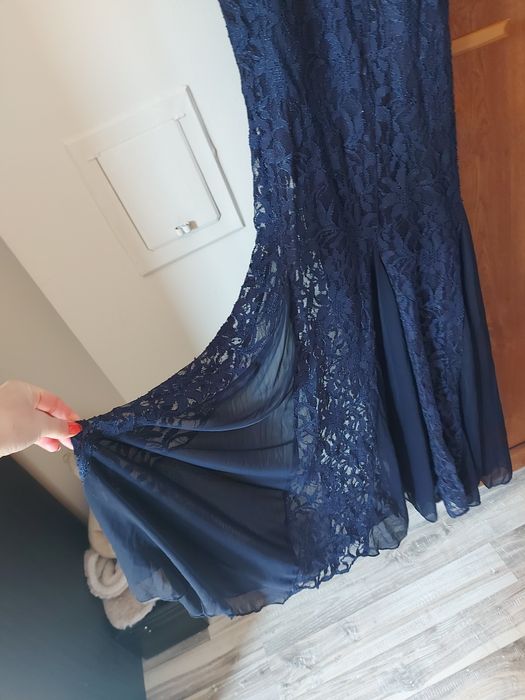 Тъмносиня дантелена дълга рокля