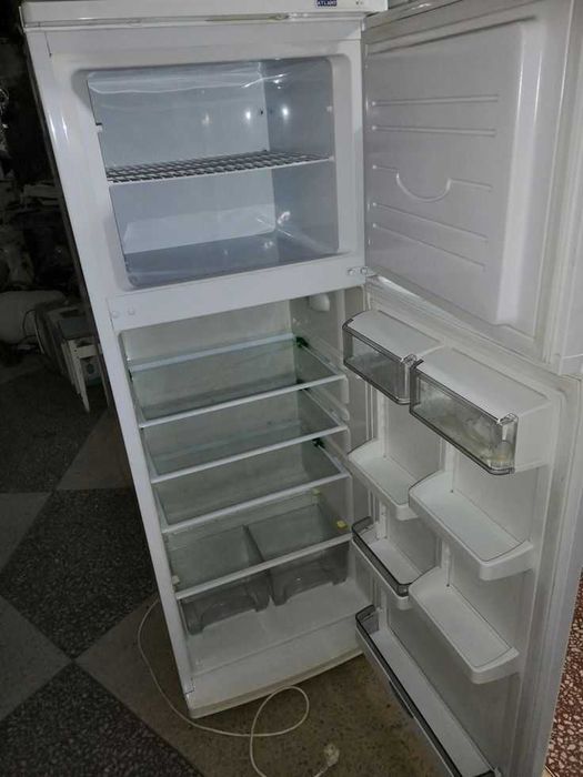 Продам современный , рабочий  холодильник в хорошем состоянии .