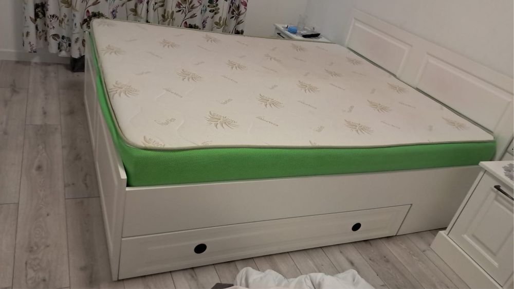 Vand mobila de dormitor 2 parti el/ea,  stare ca nou